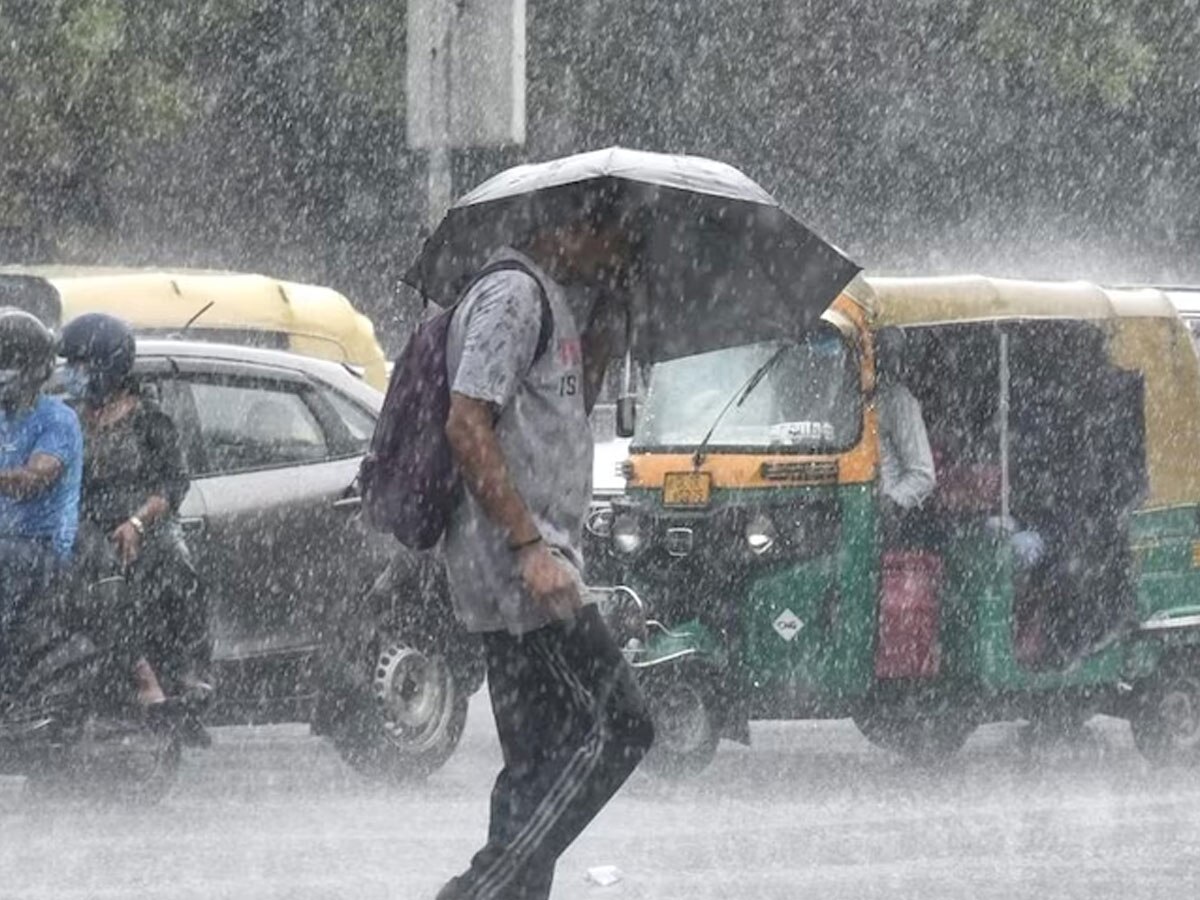 Delhi-NCR में हुई झमाझम बारिश; उमस भरी गर्मी से मिली राहत