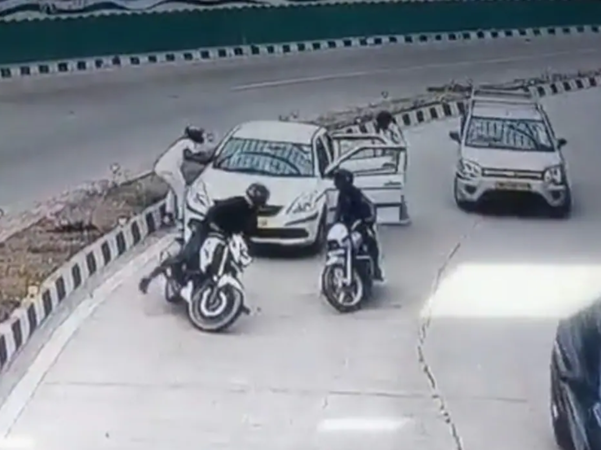 Pragati Maidan Robbery: प्रगति मैदान टनल लूट केस में 11 आरोपियों के खिलाफ चार्जशीट हुई फाइल Pragati Maidan Robbery: प्रगति मैदान टनल लूट केस में 11 आरोपियों के खिलाफ चार्जशीट हुई फाइल