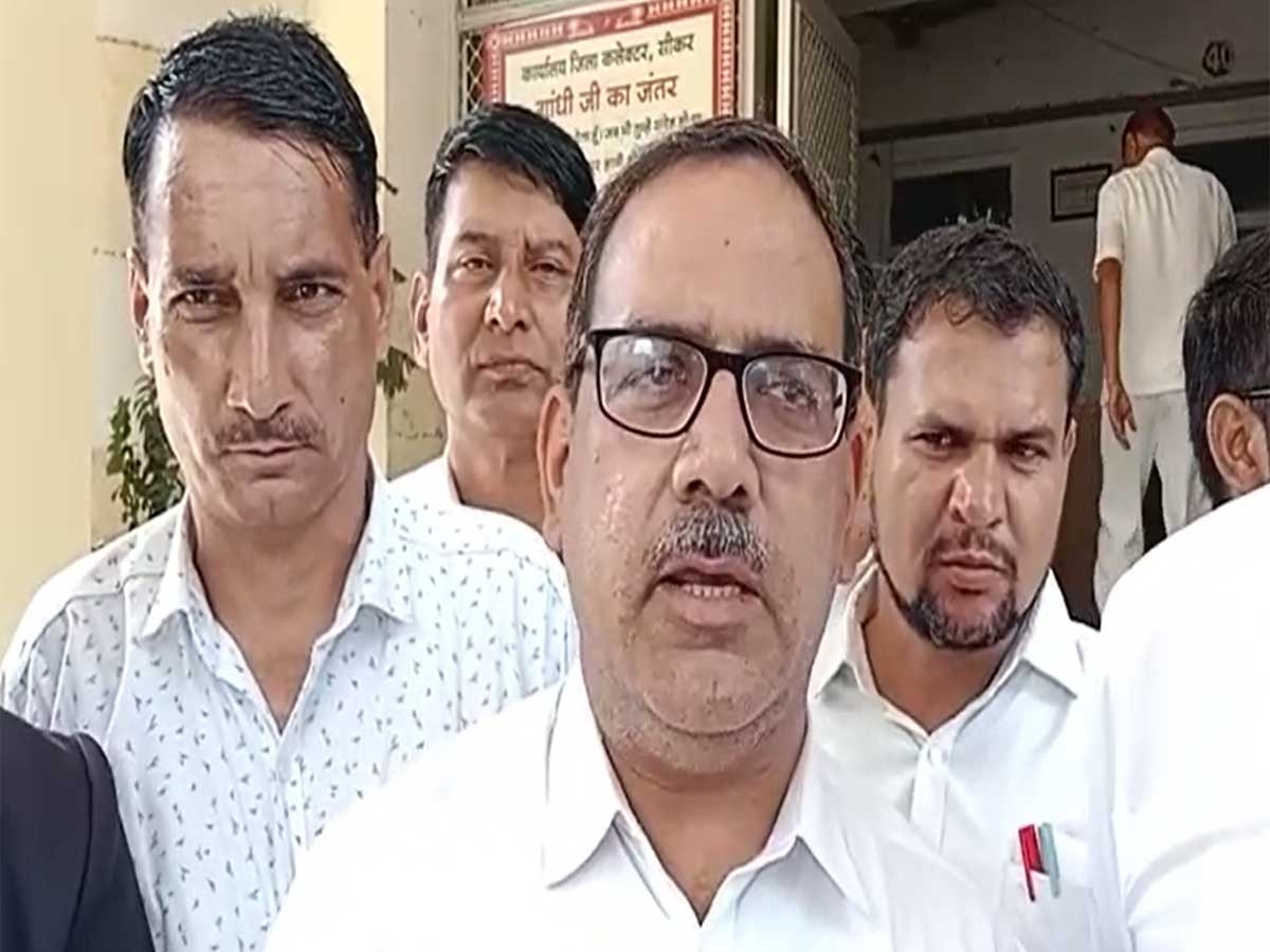 Sikar : धिवक्ताओं ने जयपुर में CM गहलोत से की कॉमर्शियल कोर्ट और SD कोर्ट खोलने की मांग