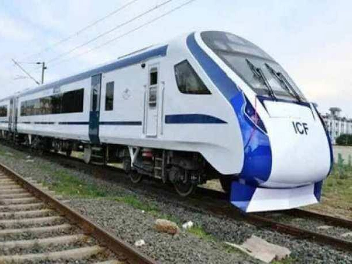 Indian Train: रेलवे से सफर करने वालों को मिली नई सौगात, अब पीएम मोदी ने इसे दिखाई हरी झंडी