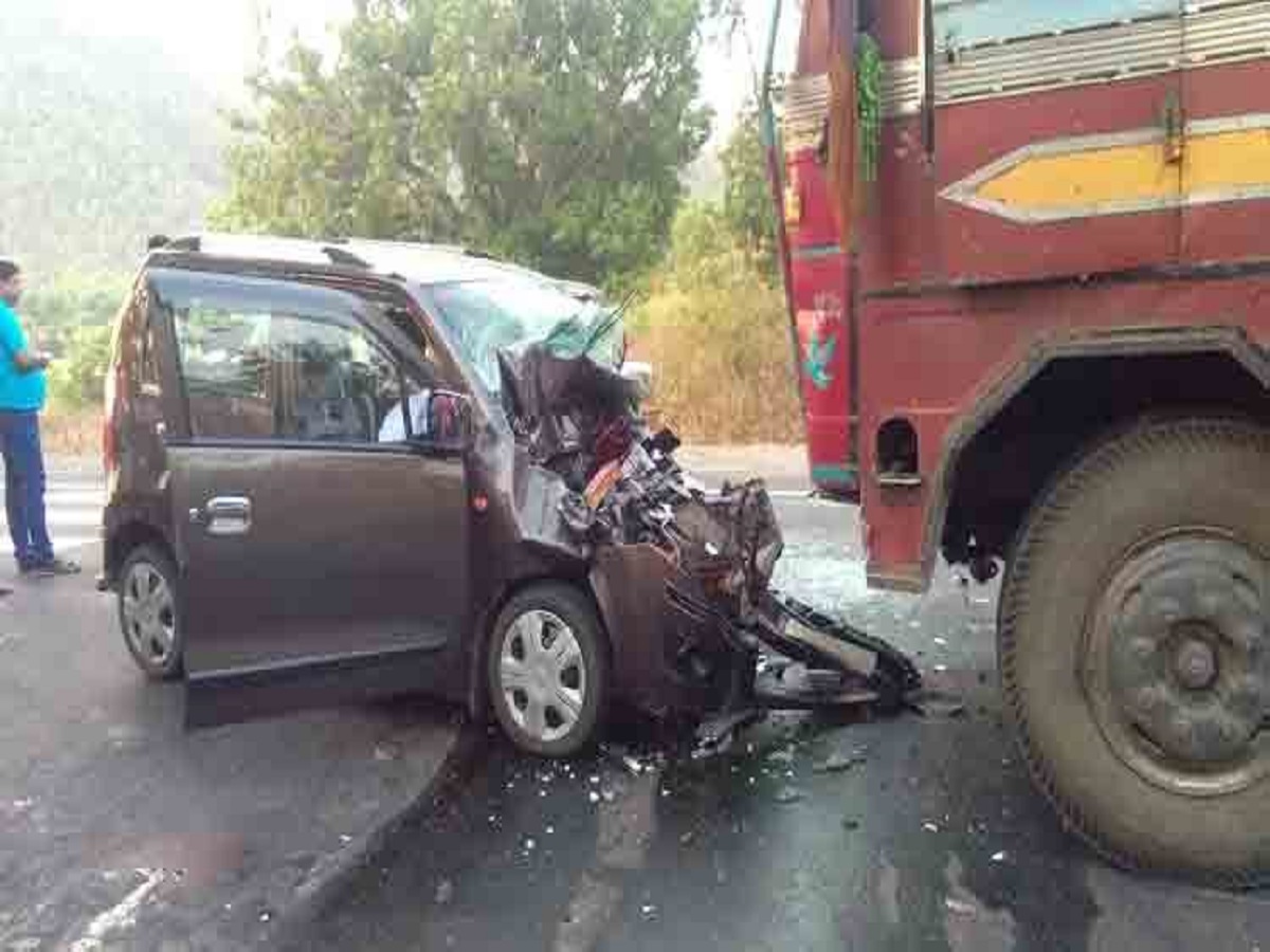 Road Accident: ବ୍ରେକ୍ ଫେଲ ହୋଇ ଘାଟିରୁ ଖସିଲା ମାଲ୍ ବୋଝେଇ ଟ୍ରକ୍, ଦୁଇ ମୃତ, ଏକାଧିକ ଆହତ Road Accident: ବ୍ରେକ୍ ଫେଲ ହୋଇ ଘାଟିରୁ ଖସିଲା ମାଲ୍ ବୋଝେଇ ଟ୍ରକ୍, ଦୁଇ ମୃତ, ଏକାଧିକ ଆହତ