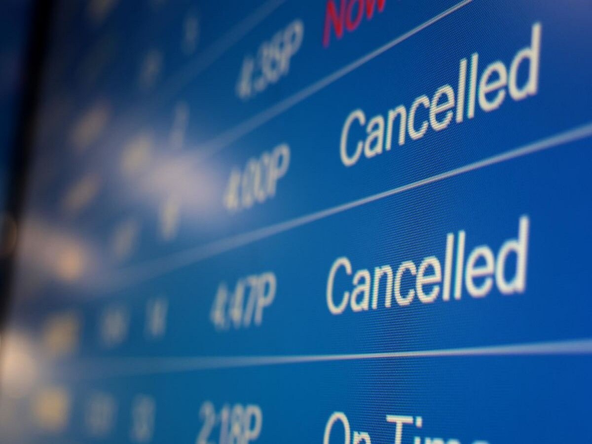 Flight Cancel: हवाई यात्रियों के लिए बड़ी खबर! 3 से 8 अक्टूबर तक इस रूट पर उड़ानें रहेंगी बंद, टिकट बुक करने से पहले चेक कर लें लिस्ट