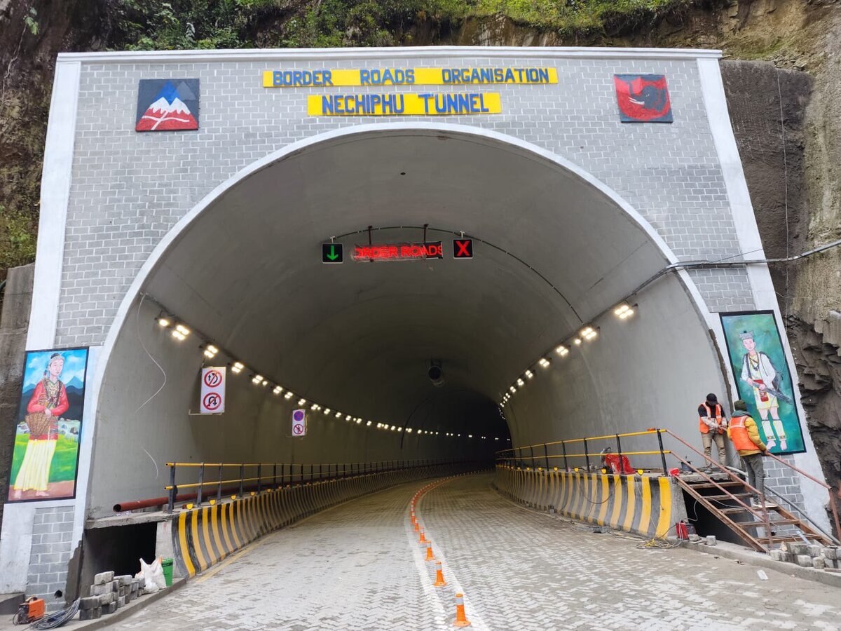 India-China Border: ପୋଲ, ସୁଡ଼ଙ୍ଗ ଏବଂ ଏୟାରଷ୍ଟ୍ରିପ୍; ସୀମାରେ ଚୀନ ସହ ମୁକାବିଲା ପାଇଁ କିପରି ପ୍ରସ୍ତୁତି କରିଛି ଭାରତ?