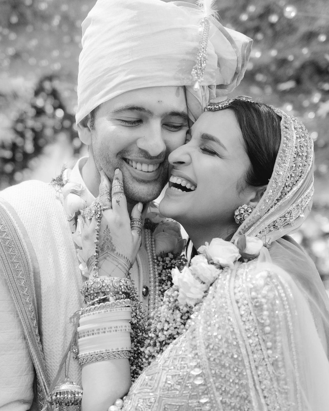 पहनी हैवी ज्वेलरी