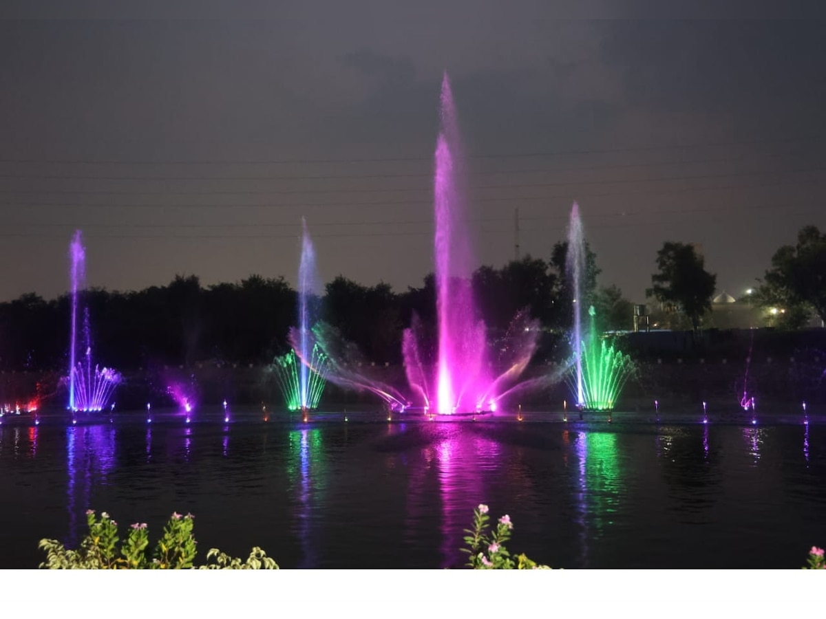 Delhi News: दिल्ली के इस पार्क की खूबसूरती बढ़ा रहा म्यूजिकल फाउंटेन, फ्री में भी देख सकते हैं शो