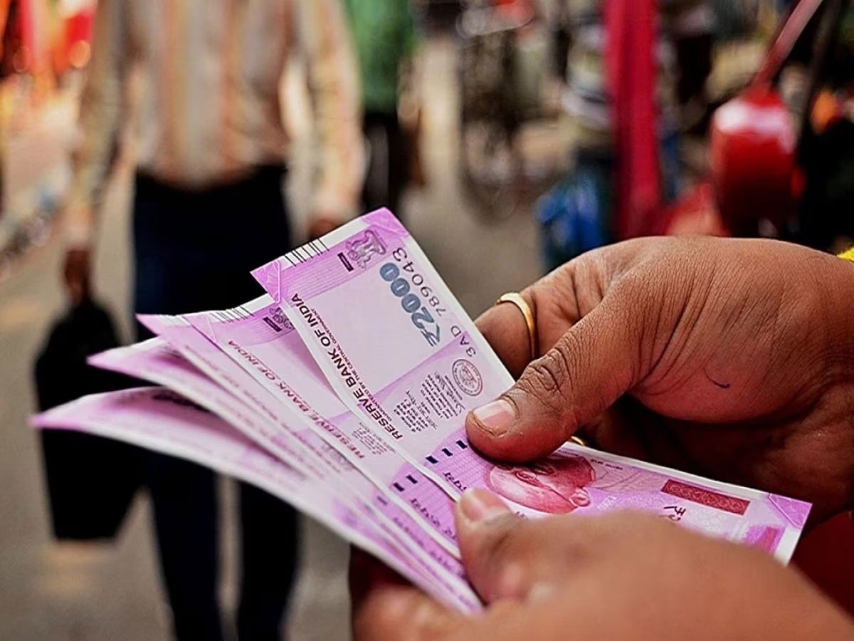 बैंक में 2,000 रुपये के नोट जमा कराने की आख‍िरी तारीख आई नजदीक, इसके बाद क्‍या होगा?