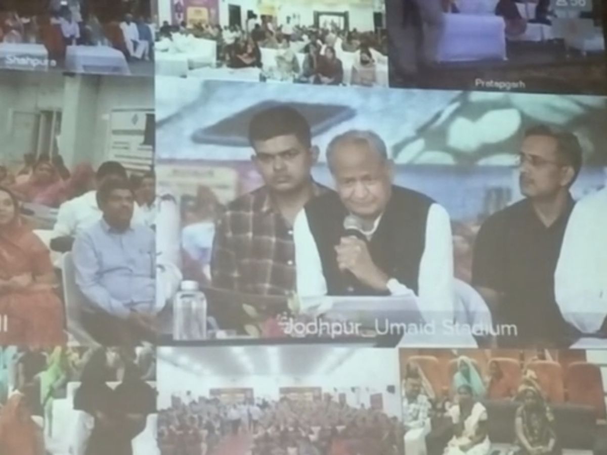 डूंगरपुर- इंदिरा गांधी गैस सिलेंडर सब्सिडी योजना, वर्चयूली कार्यक्रम से CM ने लाभार्थियों के खाते में भेजी राशि डूंगरपुर- इंदिरा गांधी गैस सिलेंडर सब्सिडी योजना, वर्चयूली कार्यक्रम से CM ने लाभार्थियों के खाते में भेजी राशि