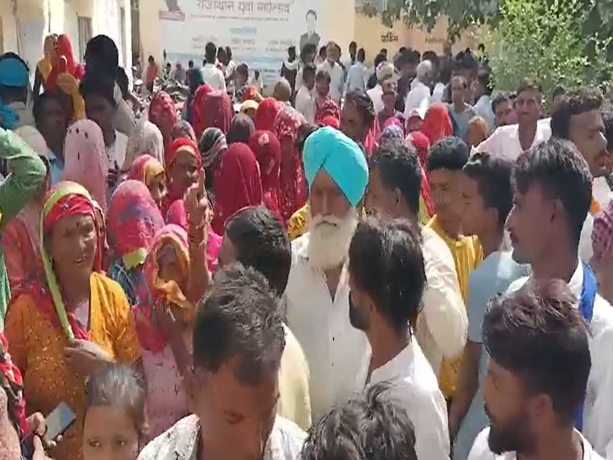 अनूपगढ़ के घड़साना मंडी में हुई नाबालिग की हत्या के आरोपियों को पकड़ने की मांग अनूपगढ़ के घड़साना मंडी में हुई नाबालिग की हत्या के आरोपियों को पकड़ने की मांग
