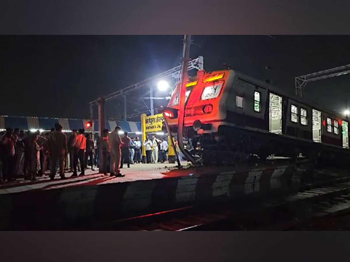 2239106 ani Train Accident: मथुरा में पटरी छोड़ प्लेटफॉर्म पर दौड़ी ट्रेन, सहम गए लोग; भगदड़ को लेकर रेलवे ने दिया ये बयान
