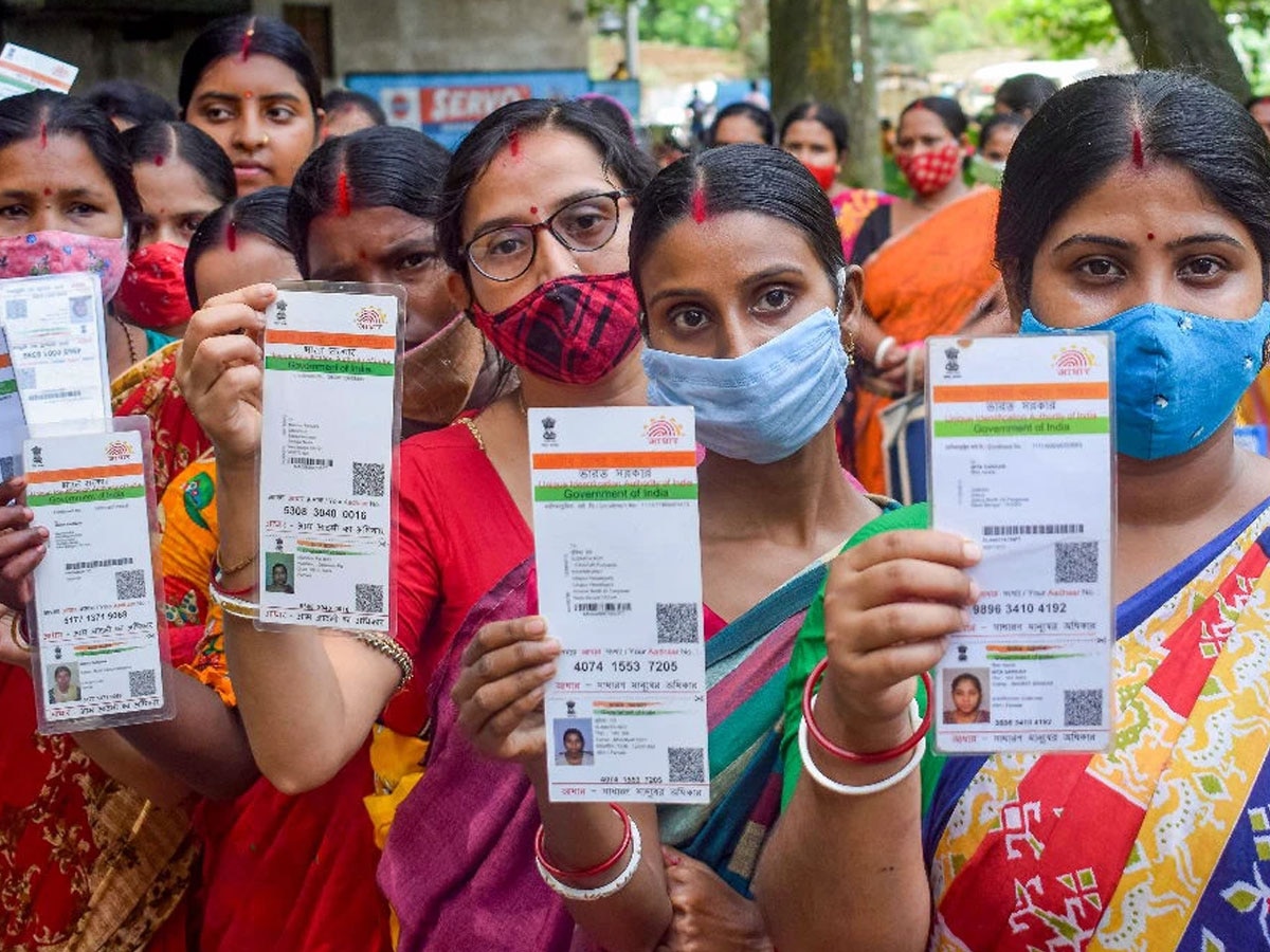 Aadhaar Card Types: एक-दो नहीं चार तरह के आधार जारी करता है UIDAI, कम ही लोगों को है इस बारे में जानकारी