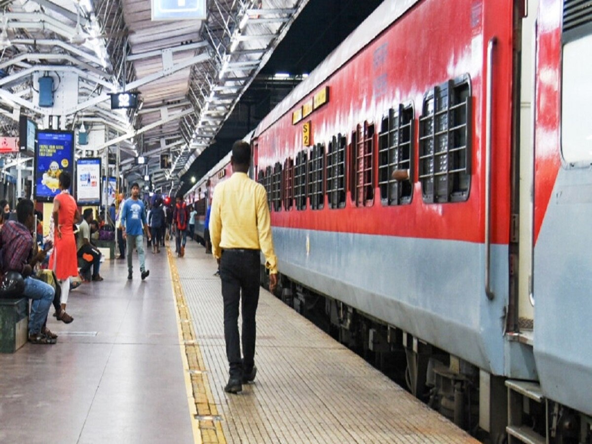 IRCTC Latest News: अक्टूबर में ट्रेन से यात्रा का प्लान बना रहे हैं तो रुक जाएं! भारतीय रेलवे ने जारी किया ये बड़ा अपडेट