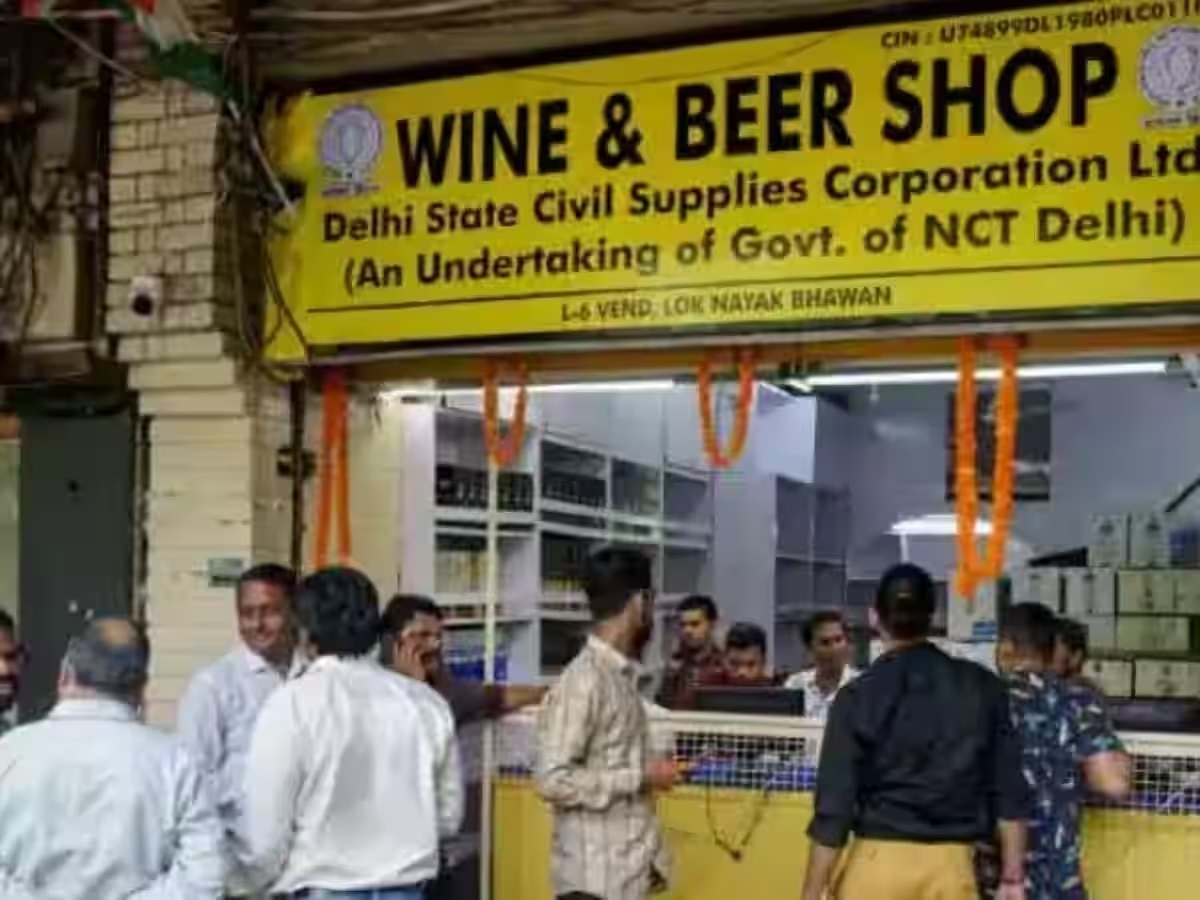 शराब पर दिल्ली सरकार, पुरानी नीति को 6 महीने और बढ़ाने का फैसला !