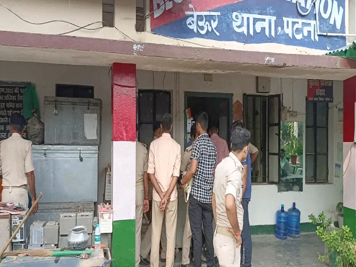 Bihar Police: घूस लेते 4 पुलिसकर्मी गिरफ्तार, झूठे केस में फंसाने की धमकी देकर लिए थे 30 हजार 