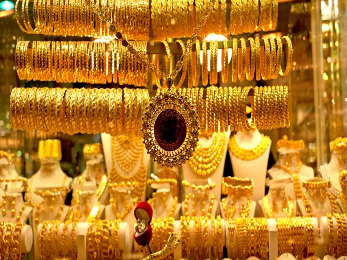 Gold Price Today: सोना एक बार फिर लुढ़का, चांदी भी हुई सस्ती, जानें- आपके शहर में कितने हुए 24 और 22 कैरेट के रेट