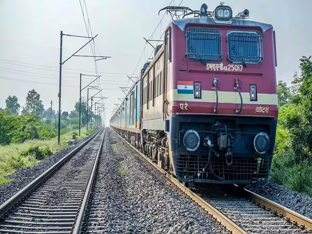 Chhath Puja Train: छठ पर घर जाने के लिए टिकट की है मारामारी तो टेंशन क्यों ले रहे, चलने वाली है मिनी संपूर्ण क्रांति