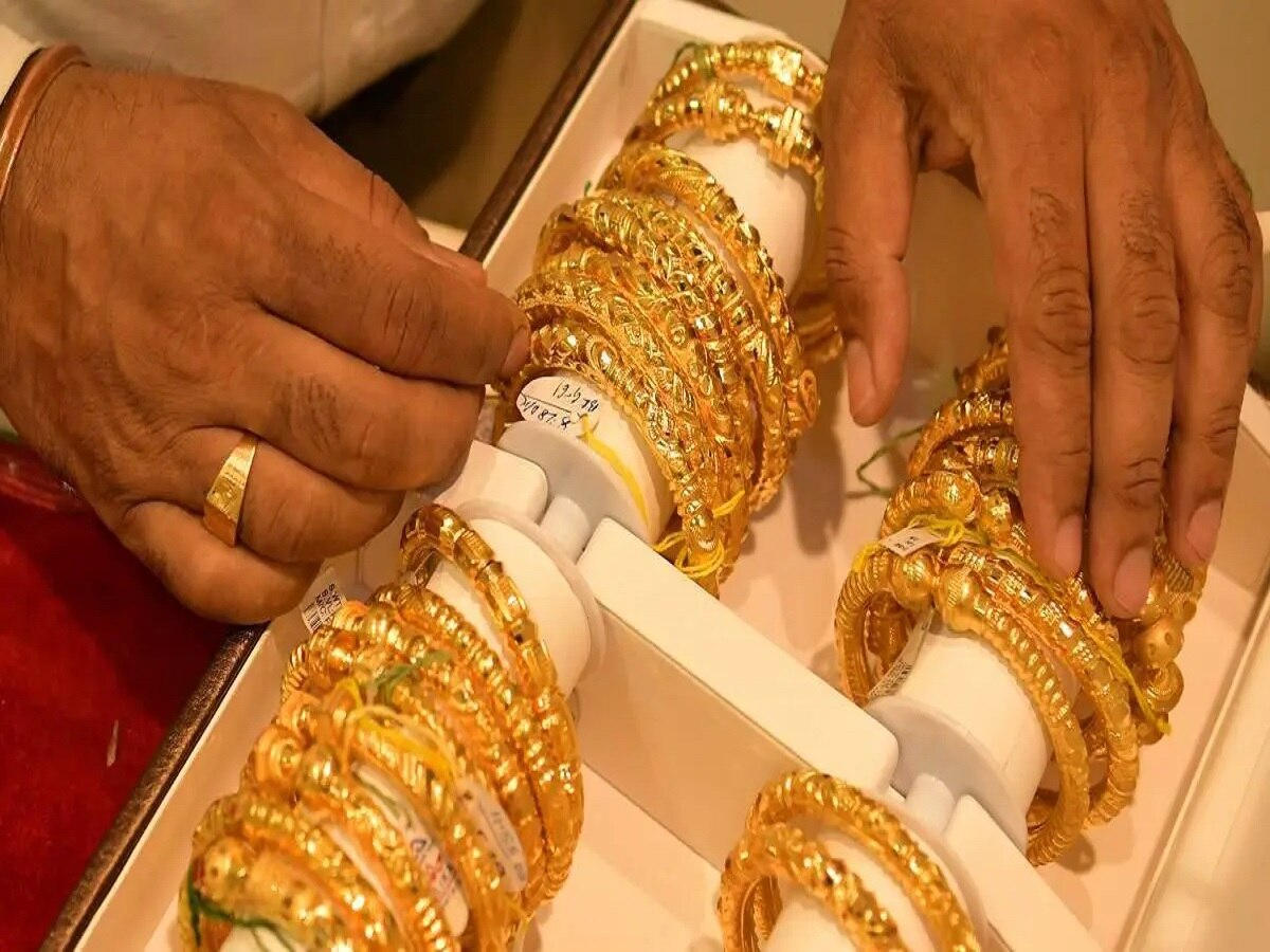 Gold Price Today: सोने के दामों में फिर एक बार आई गिरावट, खरीदने का है अच्छा मौका! जानें- अपने शहर के लेटेस्ट रेट