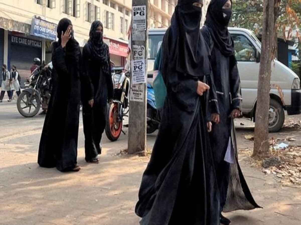 MP Hijab Case: निजी स्कूल में बच्चियों को पहनाया हिजाब! हिंदूवादी संगठनों ने किया जमकर प्रदर्शन