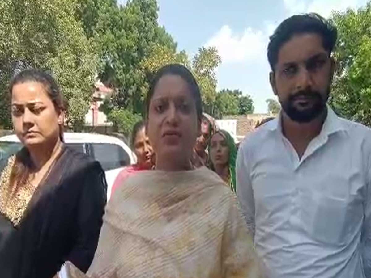 Anupgarh : नगर परिषद में 16 माह बाद हुई बैठक, पार्षदों ने ठेकेदार पर लगाए भ्रष्टाचार के आरोप Anupgarh : नगर परिषद में 16 माह बाद हुई बैठक, पार्षदों ने ठेकेदार पर लगाए भ्रष्टाचार के आरोप