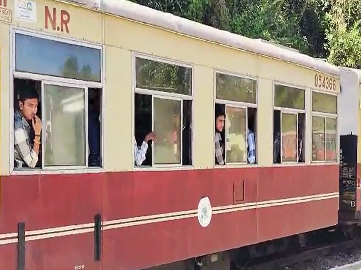Toy Train: हिमाचल पहुंचने वाले सैलानी टॉय ट्रेन के सफर का ले सकेंगे मजा, जानें क्या है ट्रेन का समय