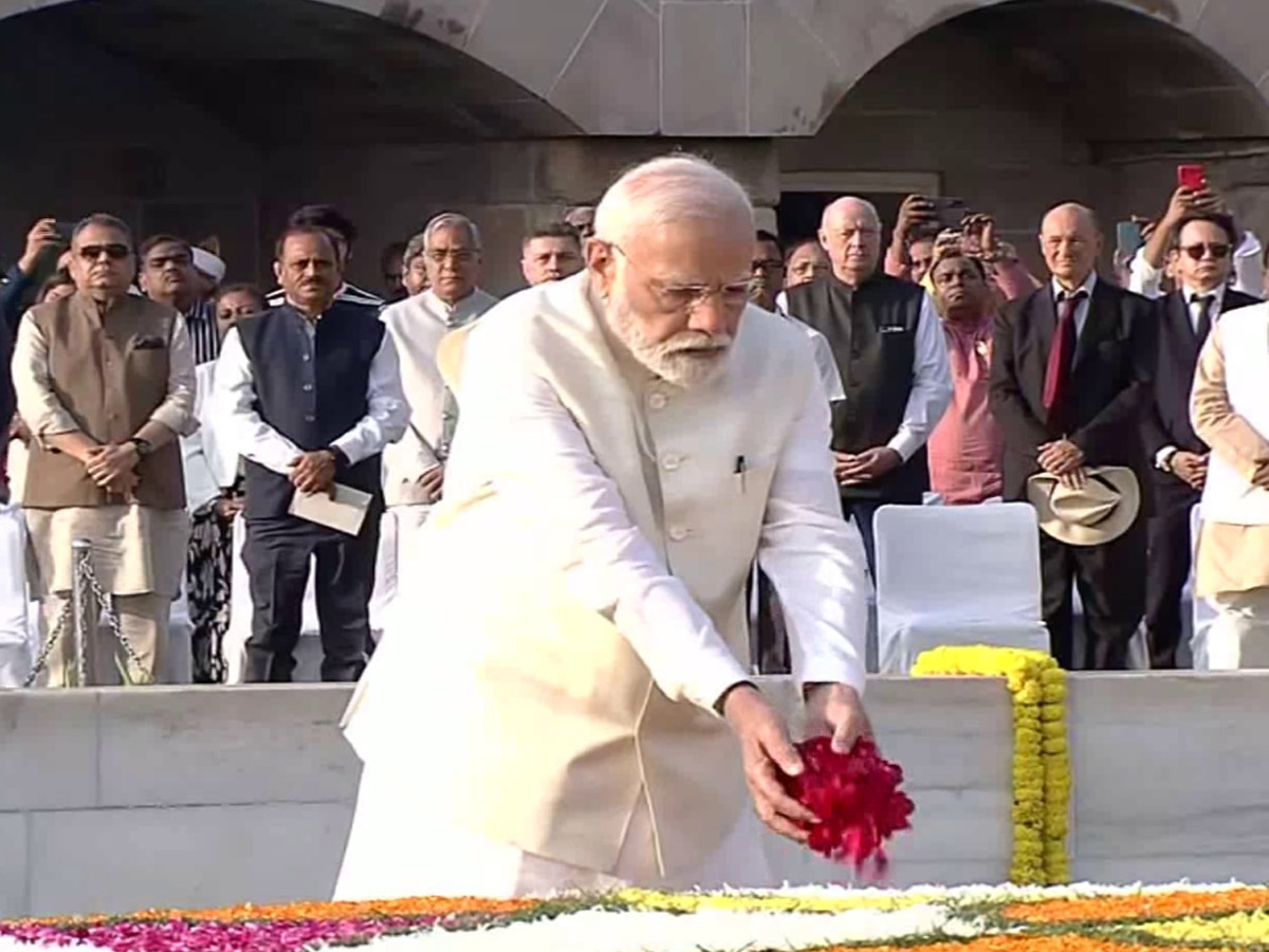 Gandhi Jayanti पर पीएम मोदी ने क्या कहा? लाल बहादुर शास्त्री को भी किया याद Gandhi Jayanti पर पीएम मोदी ने क्या कहा? लाल बहादुर शास्त्री को भी किया याद