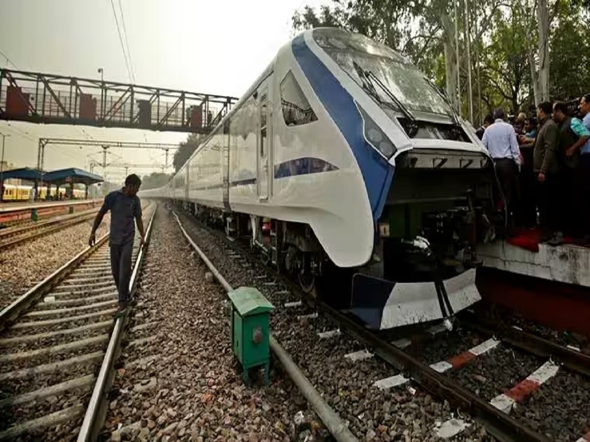 VIDEO: वंदे भारत ट्रेन को डिरेल करने की साजिश! ड्राइवर की सूझबूझ से टला बड़ा हादसा, लगाई इमरजेंसी ब्रेक