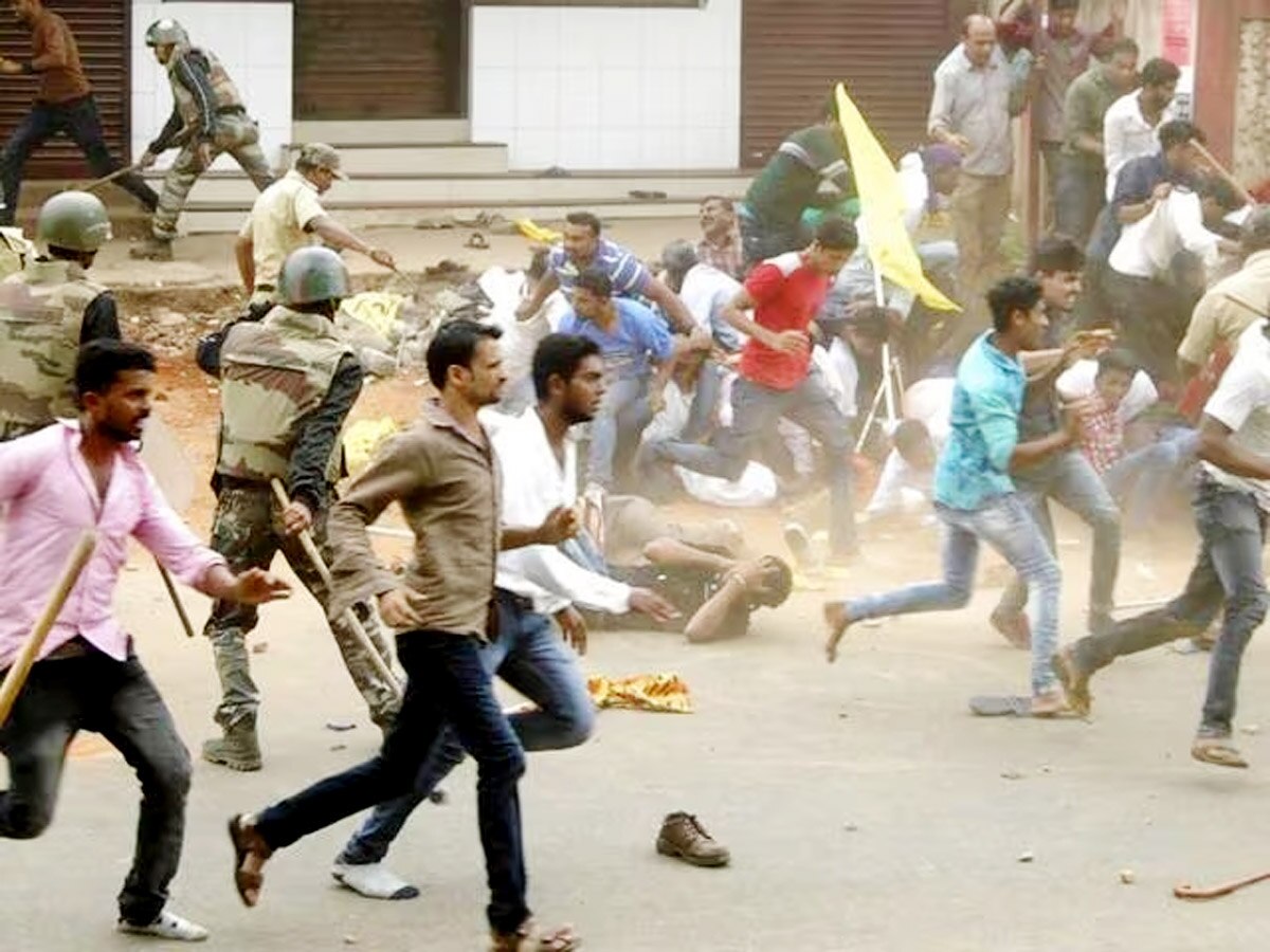 Karnataka Violence: जुलूस के दौरान भड़की हिंसा में 60 लो गिरफ्तार, जानें कैसा है अब माहौल?