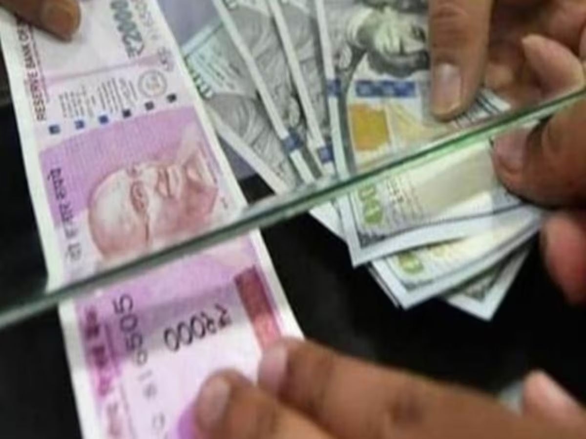 द‍िवाली के पहले डॉलर के मुकाबले ₹84 के पार जा सकता है रुपया, इन चीजों पर होगा असर