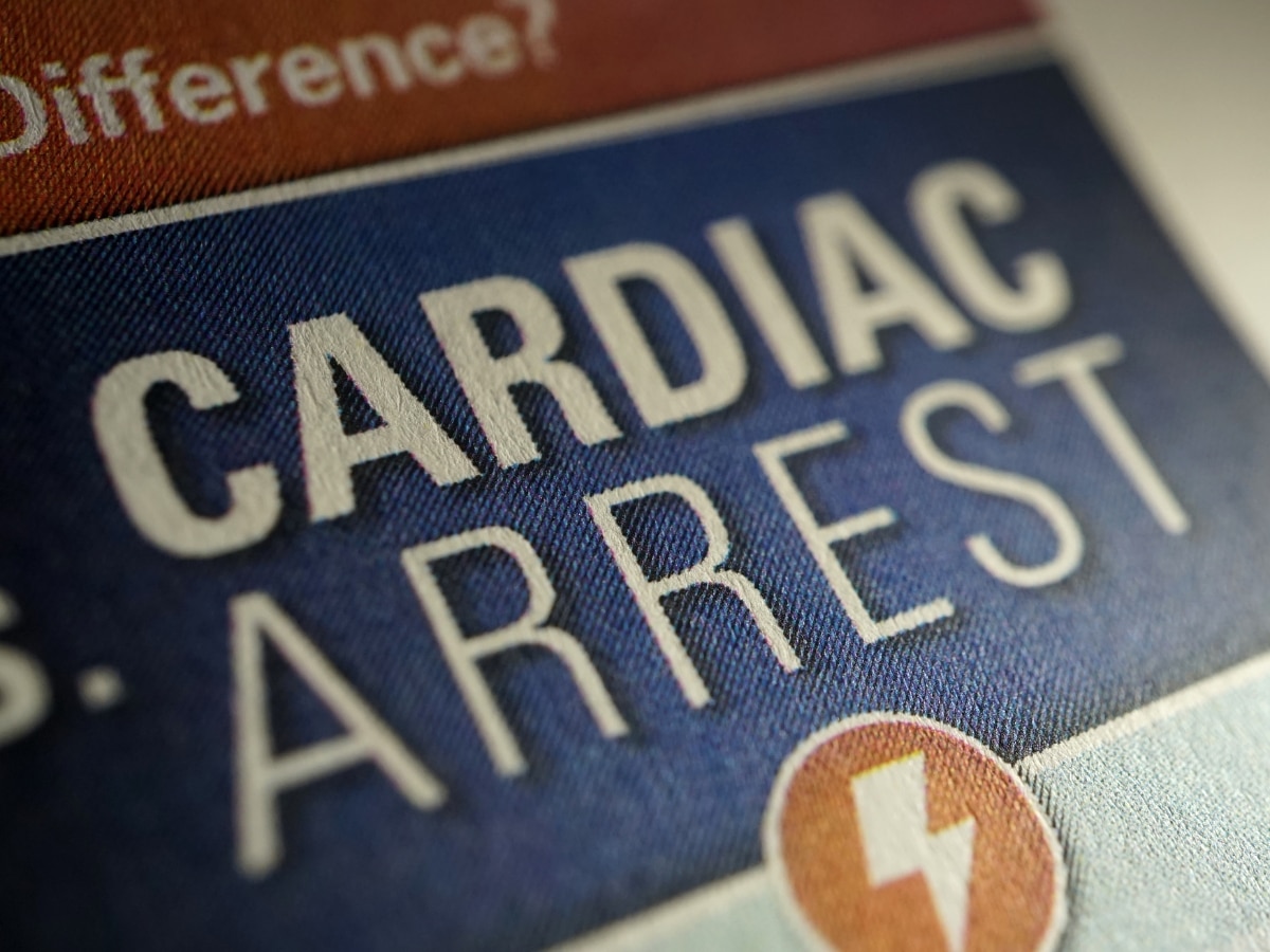 Cardiac Arrest: क्या आप कार्डियक अरेस्ट के लक्षण कुछ हफ्ते पहले पहचान सकते हैं? जानिए एक्सपर्ट की राय