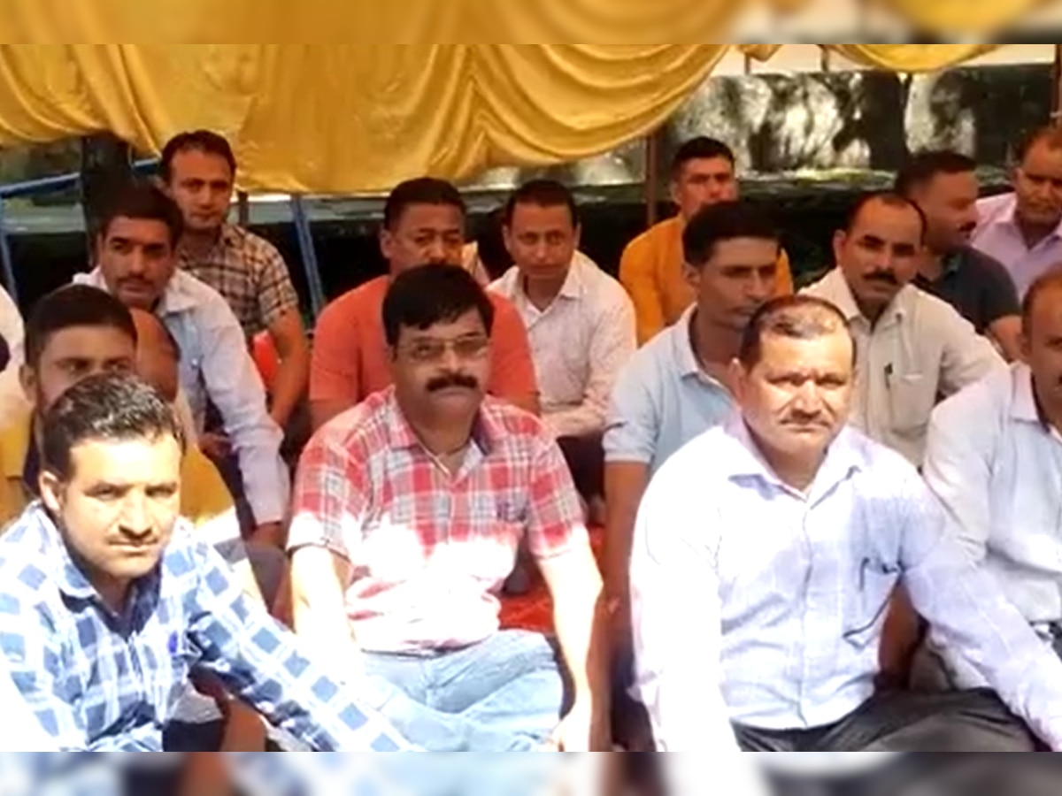 बिलासपुर में जिला परिषद अधिकारी एवं कर्मचारियों की लगातार जारी है हड़ताल, सरकार से लगाई गुहार