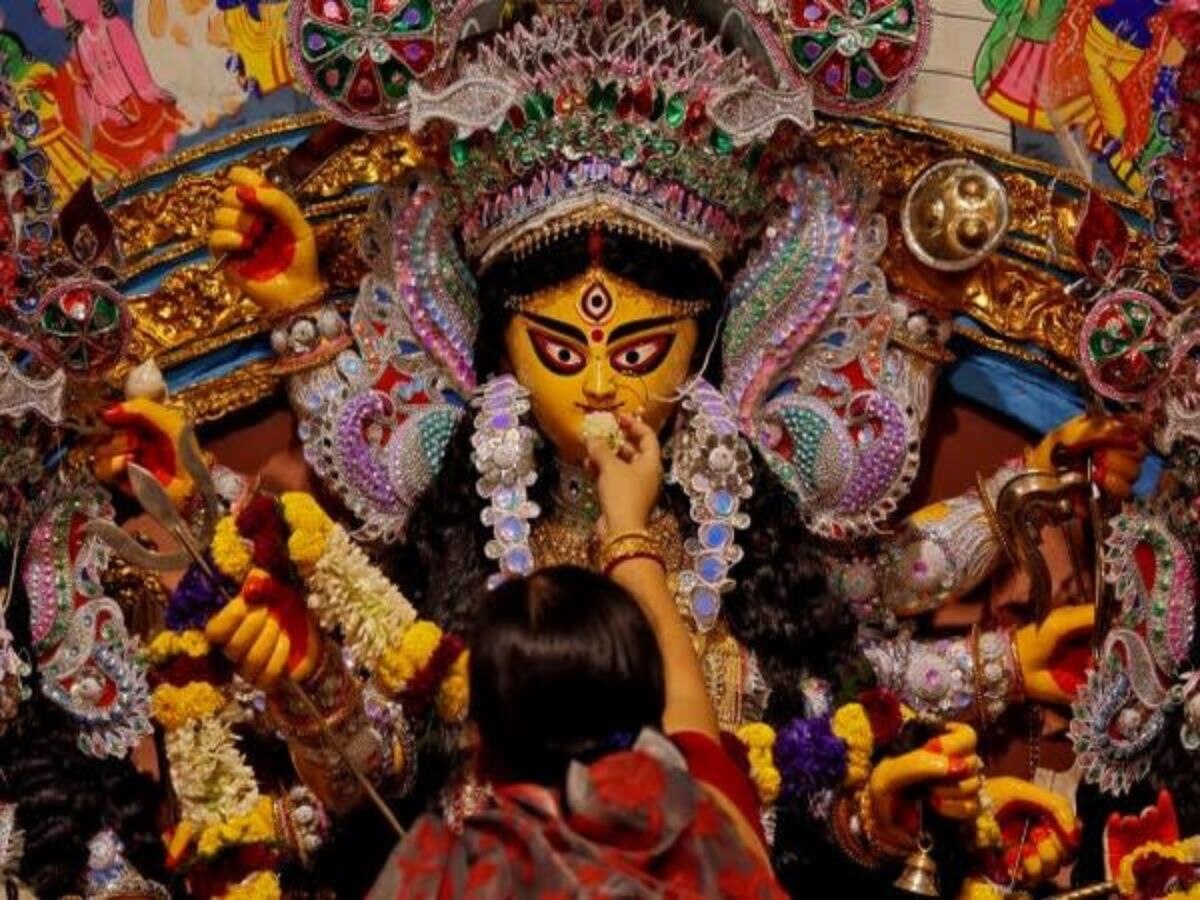 Navratri 2023: ନବରାତ୍ରୀର ୯ ଦିନରେ ପିନ୍ଧନ୍ତୁ ଏହି ରଙ୍ଗ, ପ୍ରସନ୍ନ ହେବେ ମା' ଦୁର୍ଗା, ବରଷିବ ସୁଖ ସମୃଦ୍ଧି