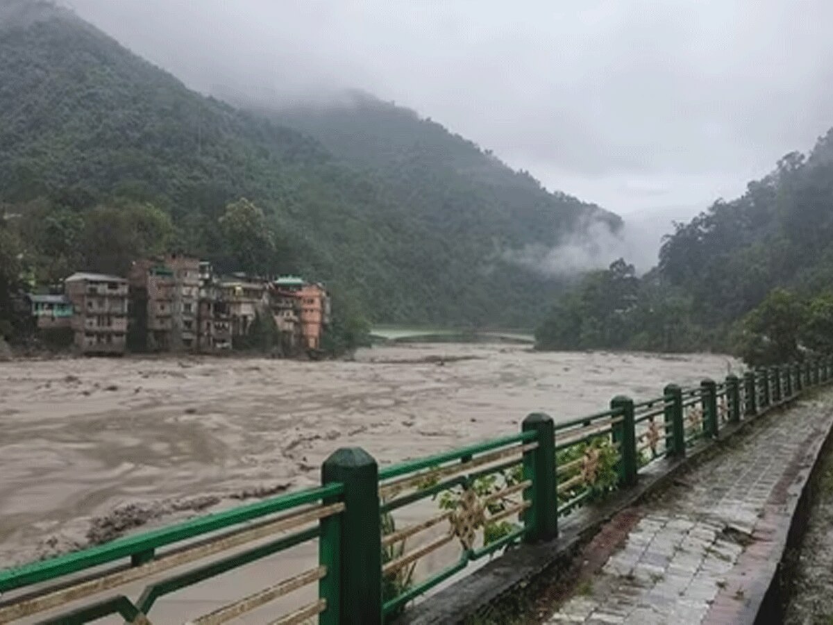Sikkim Cloud Burst: सिक्किम में बादल फटने से सेना के 23 जवान लापता, मची तबाही; तीस्ता नदी में अचानक आई बाढ़