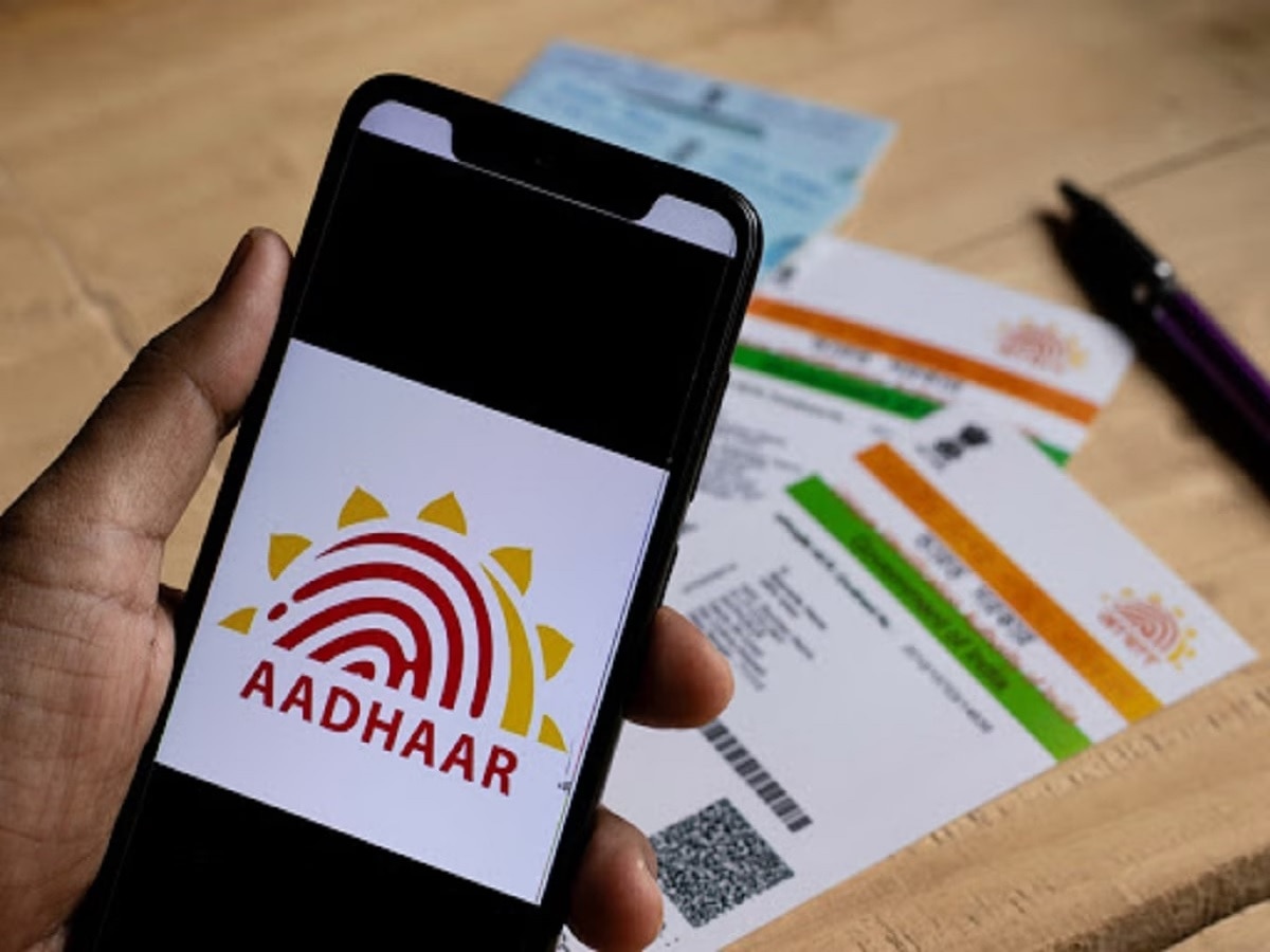 Aadhaar Update: आप घर बैठे नए मोबाइल नंबर को आधार से कर सकते हैं लिंक, तरीका बेहद आसान 