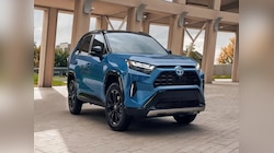 Toyota SUV: टोयोटा भारत में जल्द लॉन्च करेगी नई मिड साइज SUV, जानें कितनी होगी कीमत