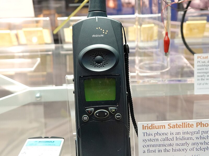 Picture Idea: Satellite Calling Smartphone Which You Can Use Without Network