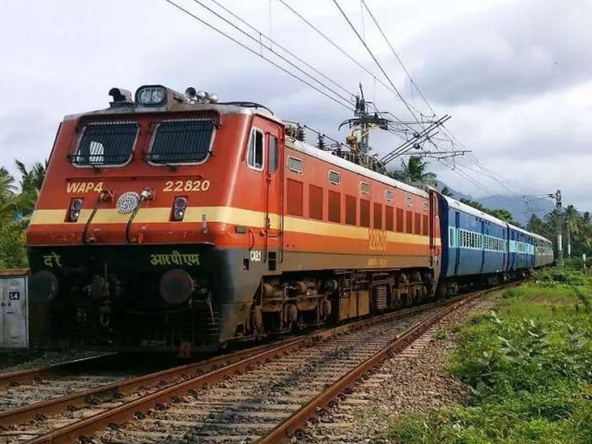 Indian Railway: त्योहारों से पहले रेलवे ने बढ़ाई मुसीबतें! छत्तीसगढ़ से गुजरने वाली ये 35 ट्रेनें हुई कैंसिल, देखें लिस्ट 