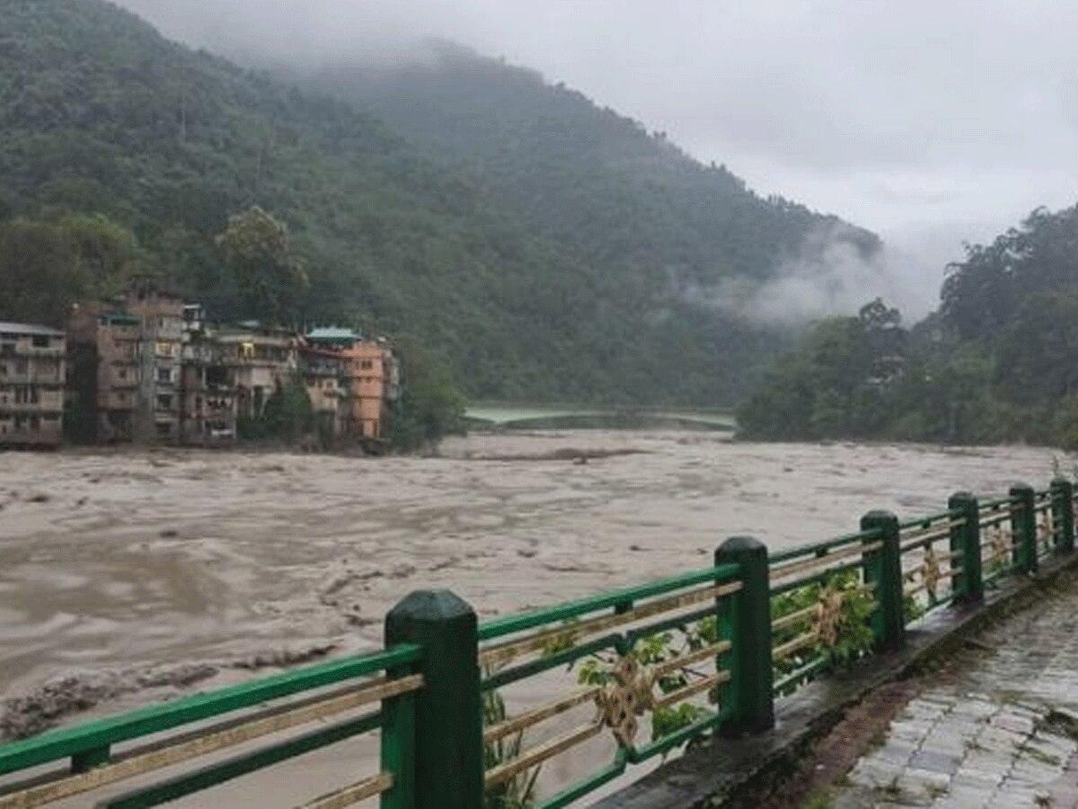 Weather Report: कम नहीं हुआ है सिक्किम का खतरा! मौसम विभाग ने फिर किया अलर्ट  