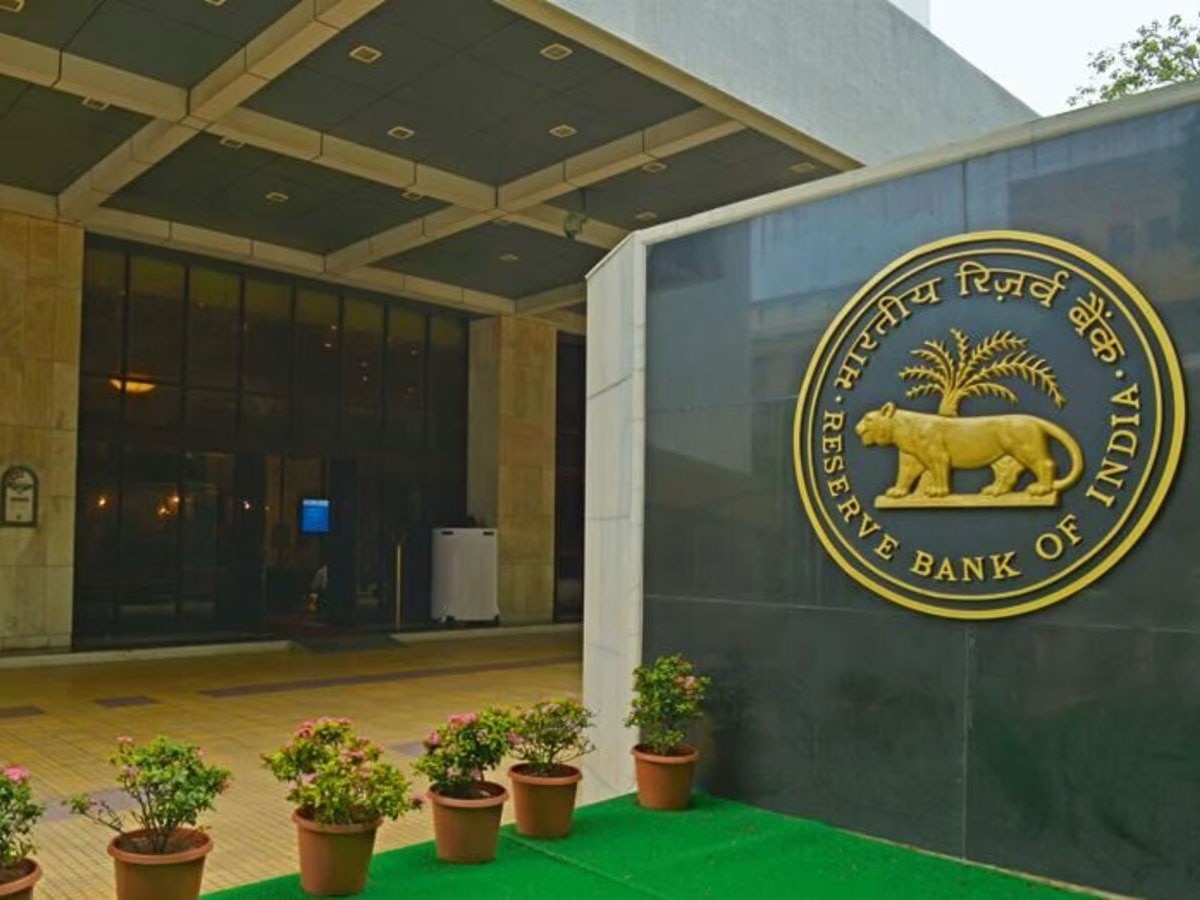 RBI ने को-ऑपरेट‍िव बैंकों के ल‍िए लागू क‍िया नया न‍ियम, ग्राहकों को म‍िलेगा यह फायदा