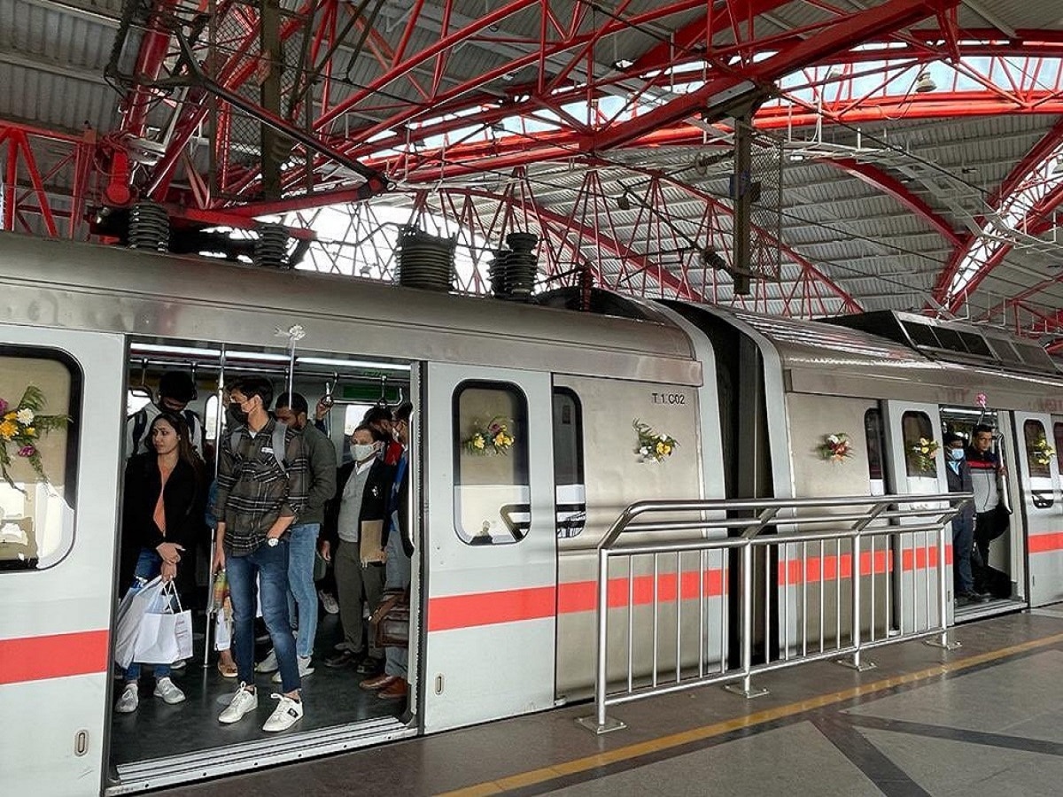 Delhi Metro: यात्रियों के लिए अच्छी खबर! अब सभी लाइन की WhatsApp से खरीदें टिकट
