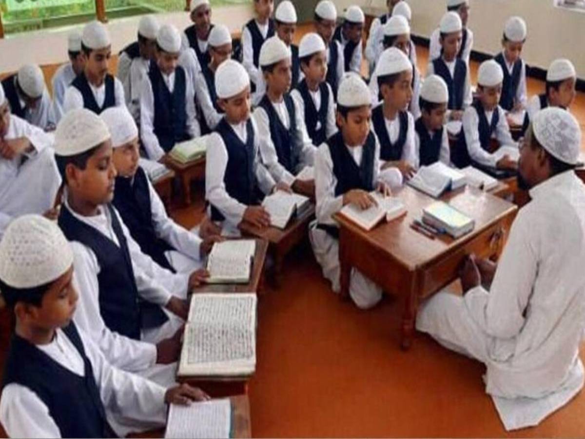 UP: मदरसों को हाईटेक बनाने पर सरकार का फोकस; TEAM UPAI के तहत बच्चों को पढ़ाया जाएगा UP: मदरसों को हाईटेक बनाने पर सरकार का फोकस; TEAM UPAI के तहत बच्चों को पढ़ाया जाएगा