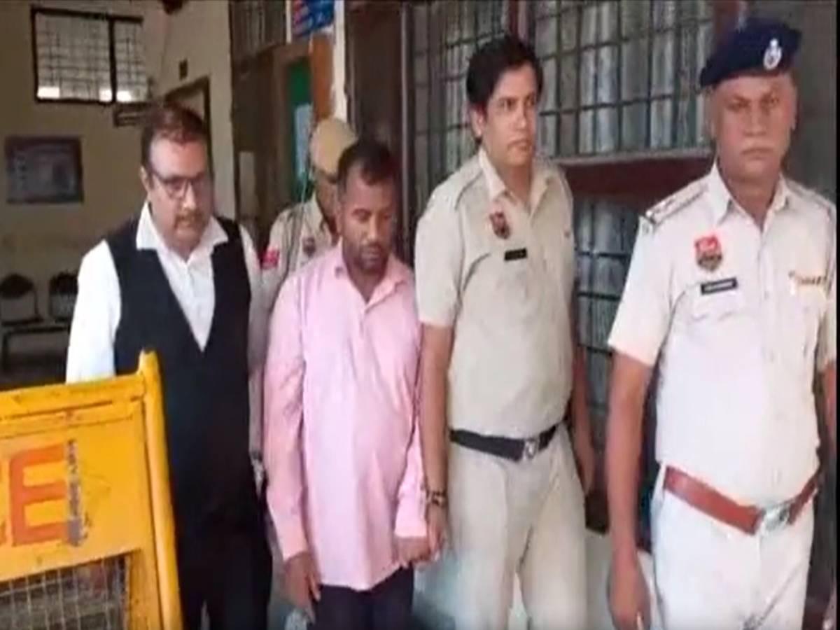 अपनी ही नाबालिग़ बेटी के बच्चे का बाप बना ये वहशी शख़्स; अदालत ने सुनाई मौत की सज़ा ! अपनी ही नाबालिग़ बेटी के बच्चे का बाप बना ये वहशी शख़्स; अदालत ने सुनाई मौत की सज़ा !