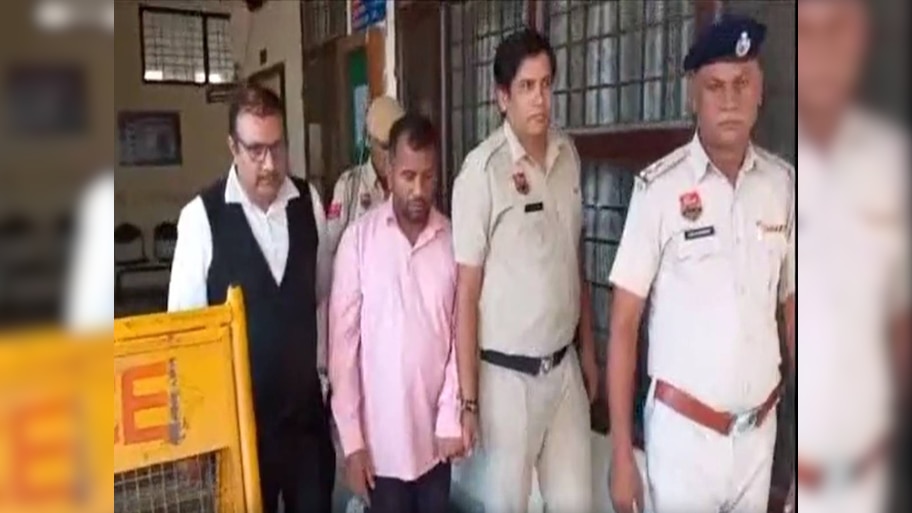 अपनी ही नाबालिग़ बेटी के बच्चे का बाप बना ये वहशी शख़्स; अदालत ने सुनाई मौत की सज़ा !