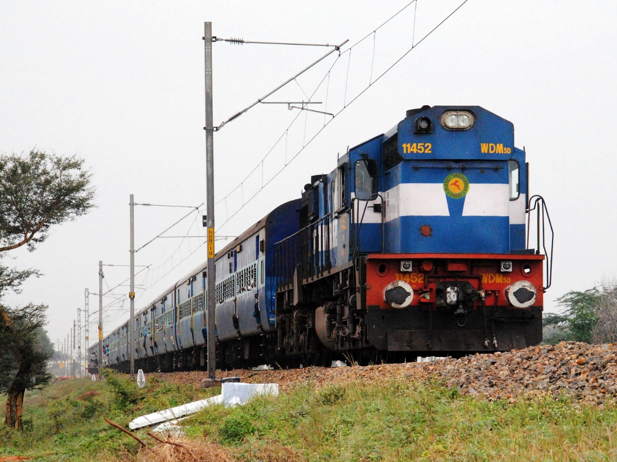 Super Vasuki Is The Indias Longest Train Which Has 295 Coaches It Runs ...