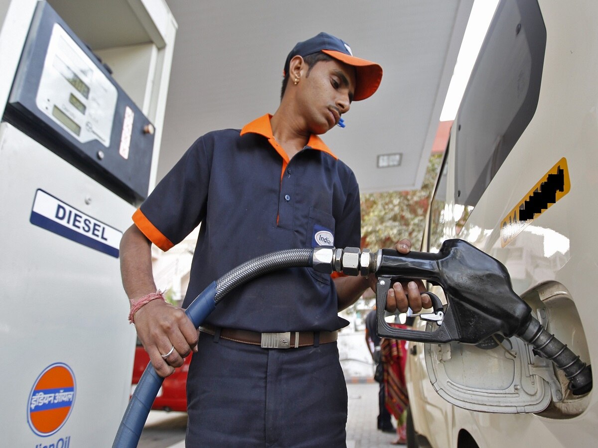 Petrol Price Today: ग्लोबल मार्केट में सस्ता हो रहा कच्चा तेल, क्या पेट्रोल-डीजल की कीमतों में भी होगी कटौती?