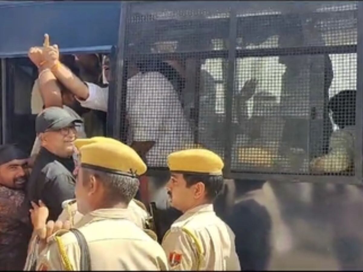 राजसमंद में काले झंडे दिखाने से पहले भाजपा कार्यकर्ताओं को पुलिस ने लिया हिरासत में