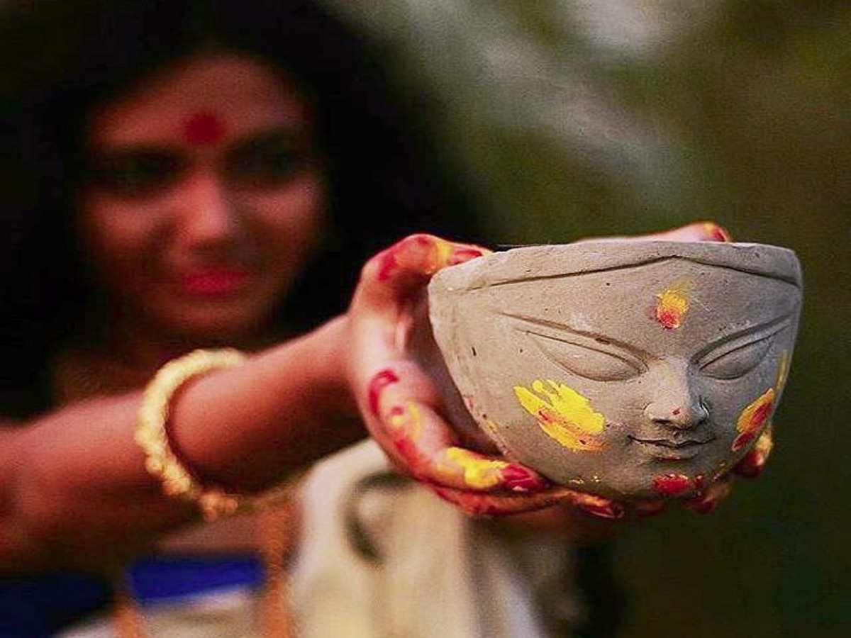 Durga Pooja: मां दुर्गा की प्रतिमा में क्यों इस्तेमाल होती है वेश्यालय की मिट्टी, क्या है पौराणिक मान्यता?