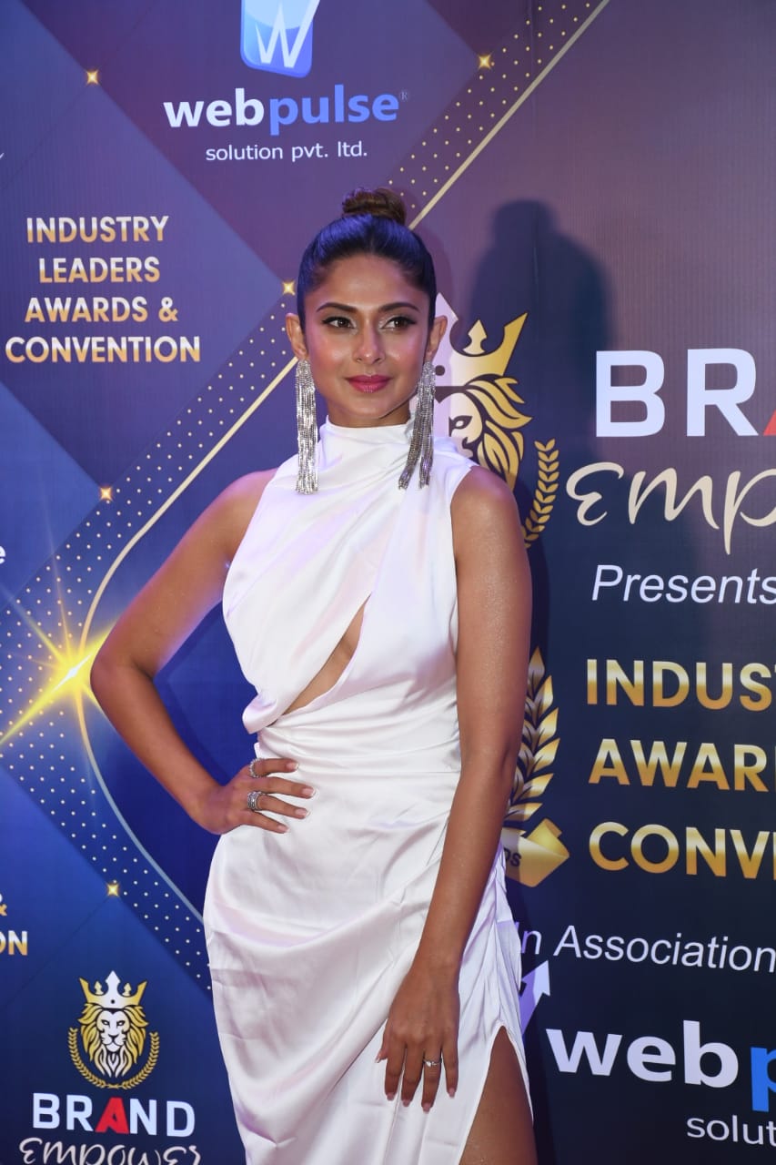 जेनिफर का किलर अंदाज