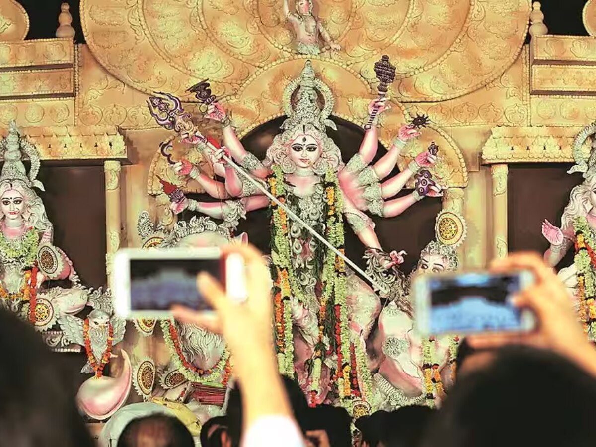 Durga Puja 2023: दुर्गा पूजा के लिए सजना शुरू हुआ मिनी बंगाल, इस बार CR Park में होगा यह खास 