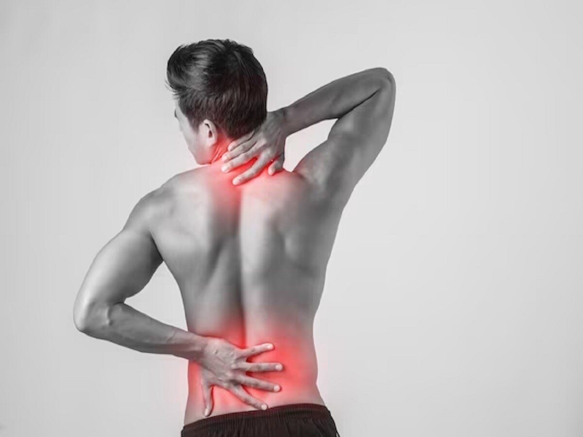 Lower Back Pain : कमर में इस हिस्से के दर्द को ना करें इग्नोर, नहीं तो हो सकती है गंभीर बीमारी