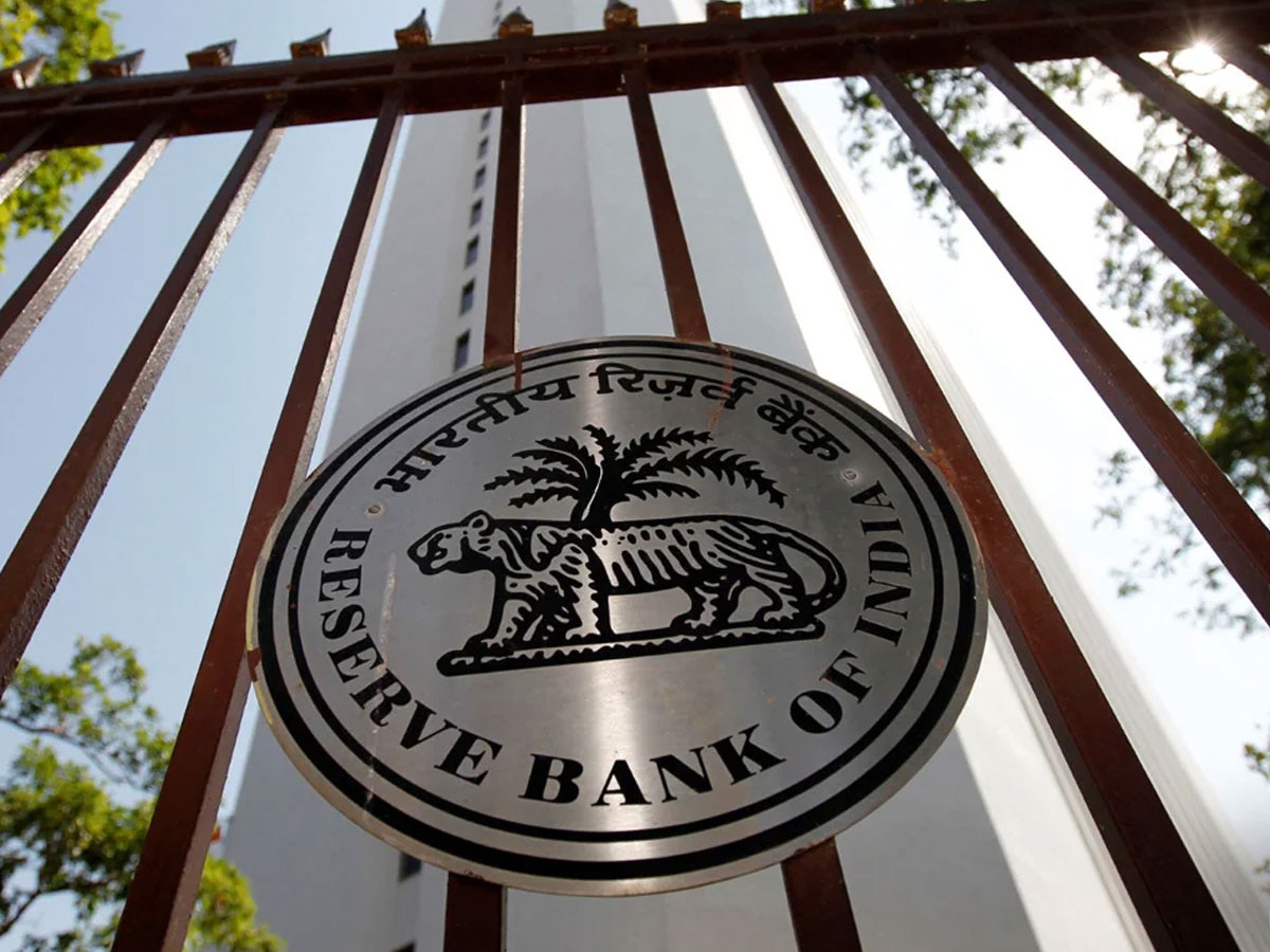 RBI की बड़ी कार्रवाई, SBI के बाद 5 और बैंकों पर ठोका जुर्माना; सुनकर ग्राहक भी परेशान