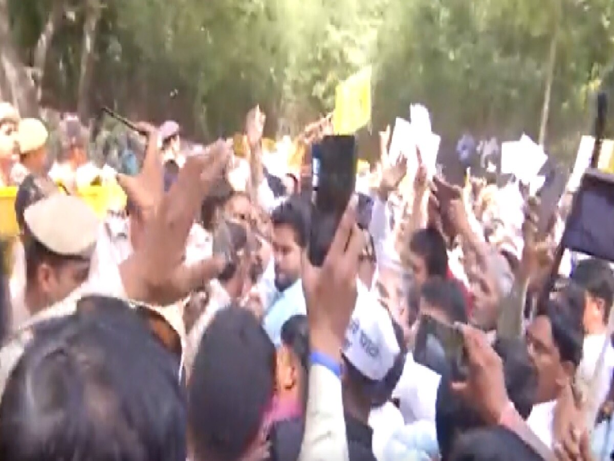 Delhi News:दिल्ली में छिड़ा सियासी संग्राम, संजय सिंह की गिरफ्तारी के खिलाफ AAP का प्रदर्शन, BJP का जनजागरण अभियान